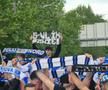 Chiar e atmosferă de titlu! Cum i-au așteptat ultrașii pe jucătorii Craiovei + clujenii, nevoiți să schimbe planul