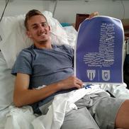 Nicușor Bancu, pe patul de spital, după dubla fractură de tibie și peroneu din 2014 / Sursă foto: maximasport.ro