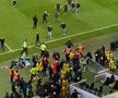 Meci abandonat în ultima etapă din Ligue 1 » Suporterii au intrat pe teren și au aruncat cu torțe spre banca tehnică