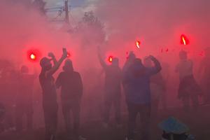 Atmosferă de meci imens! Cum i-au așteptat ultrașii pe jucătorii Craiovei
