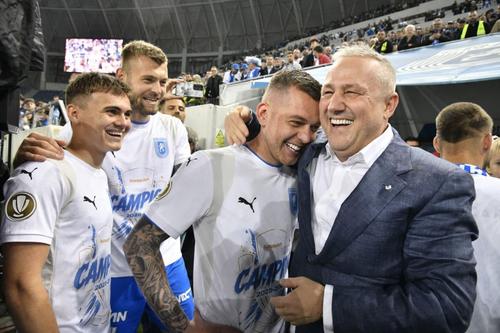 Alexandru Cicâldău, alături de patronul Mihai Rotaru, după ce Universitatea Craiova a câștigat titlul / Foto: Cristi Preda GSP