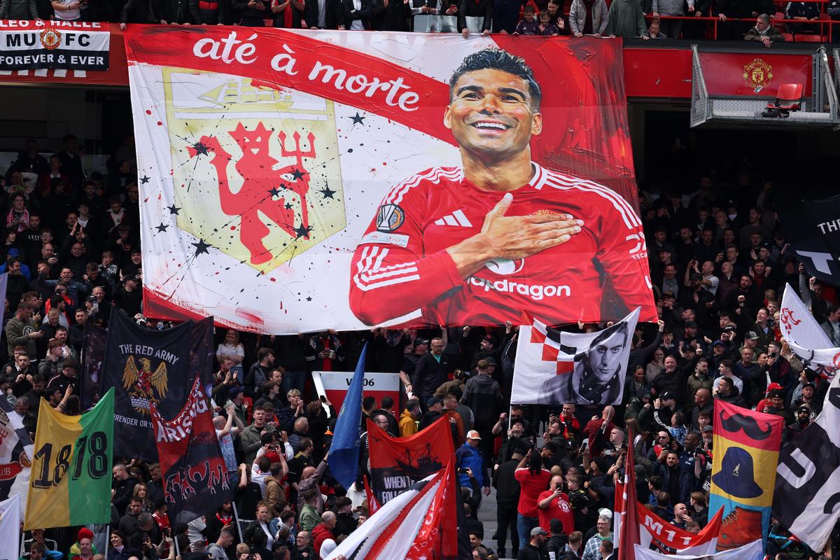 Casemiro, aplaudat la scenă deschisă după ultimul meci acasă pentru Manchester United: „Voi, suporterii, sunteți cel mai bun lucru!”