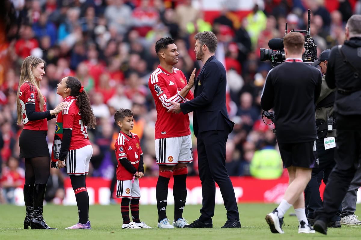Casemiro, aplaudat la scenă deschisă după ultimul meci acasă pentru Manchester United: „Voi, suporterii, sunteți cel mai bun lucru!”