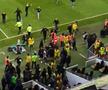 Meci abandonat în ultima etapă din Ligue 1 » Suporterii au intrat pe teren și au aruncat cu torțe spre banca tehnică