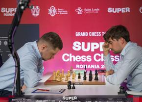 Van Foreest și Giri, victoriile zilei la București:  cinci jucători la egalitate după runda a III-a a Super Chess Classic România