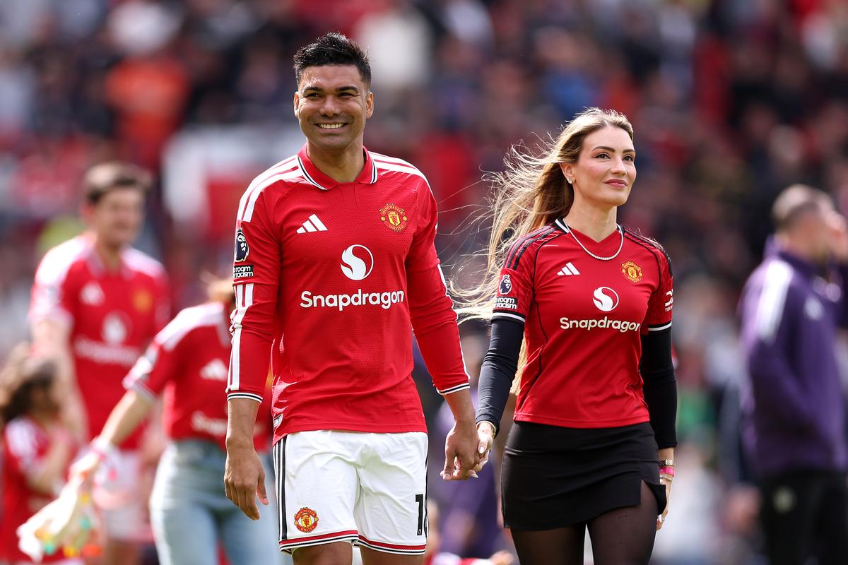 Casemiro, aplaudat la scenă deschisă după ultimul meci acasă pentru Manchester United: „Voi, suporterii, sunteți cel mai bun lucru!”
