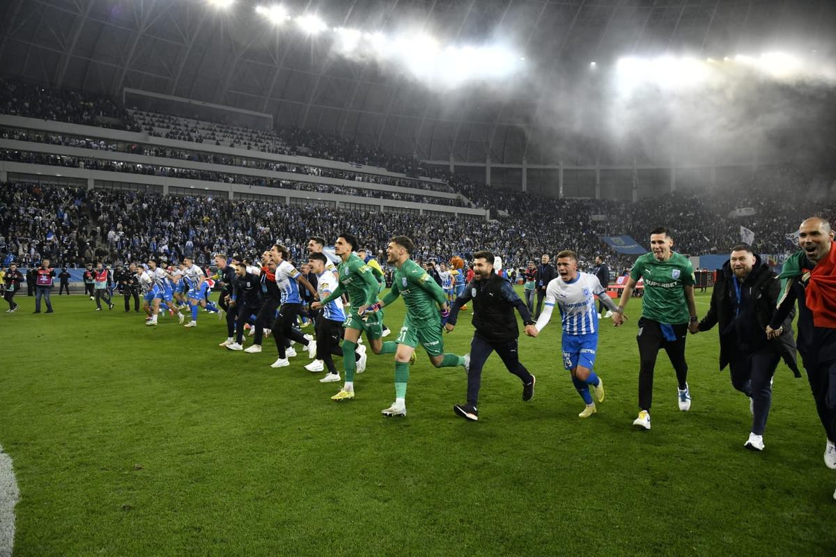 Universitatea Craiova, imagini cu trofeul
