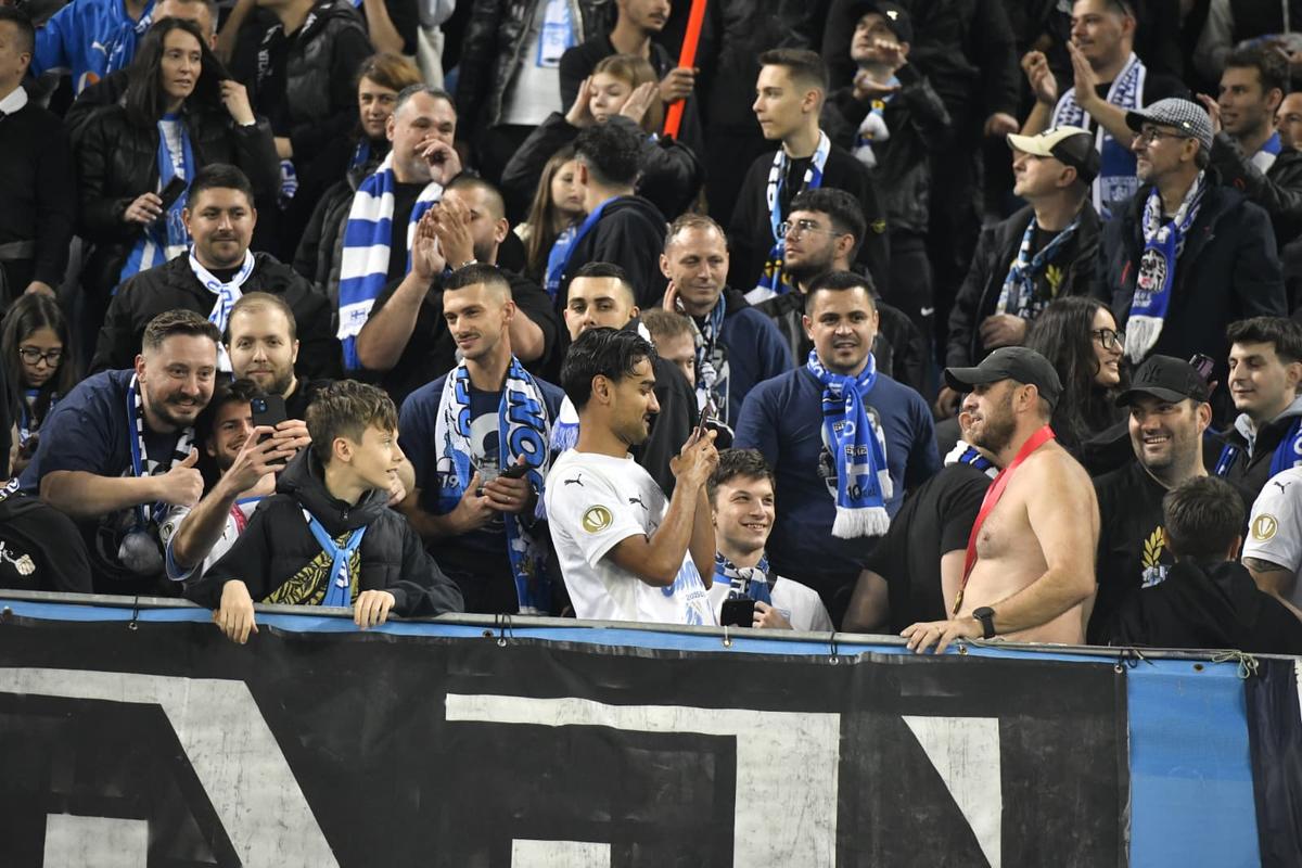 Universitatea Craiova, imagini cu trofeul