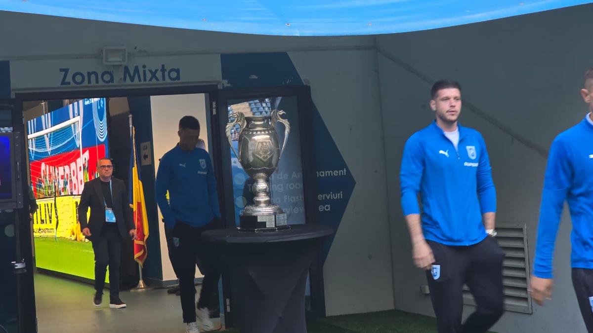 Chiar e atmosferă de titlu! Cum i-au așteptat ultrașii pe jucătorii Craiovei + clujenii, nevoiți să schimbe planul