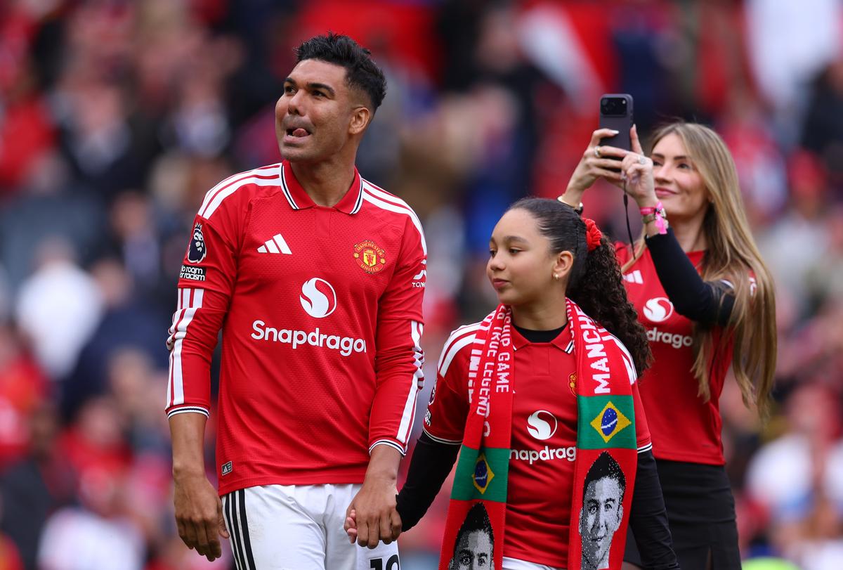 Casemiro, aplaudat la scenă deschisă după ultimul meci acasă pentru Manchester United: „Voi, suporterii, sunteți cel mai bun lucru!”