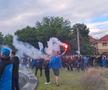 Chiar e atmosferă de titlu! Cum i-au așteptat ultrașii pe jucătorii Craiovei + clujenii, nevoiți să schimbe planul