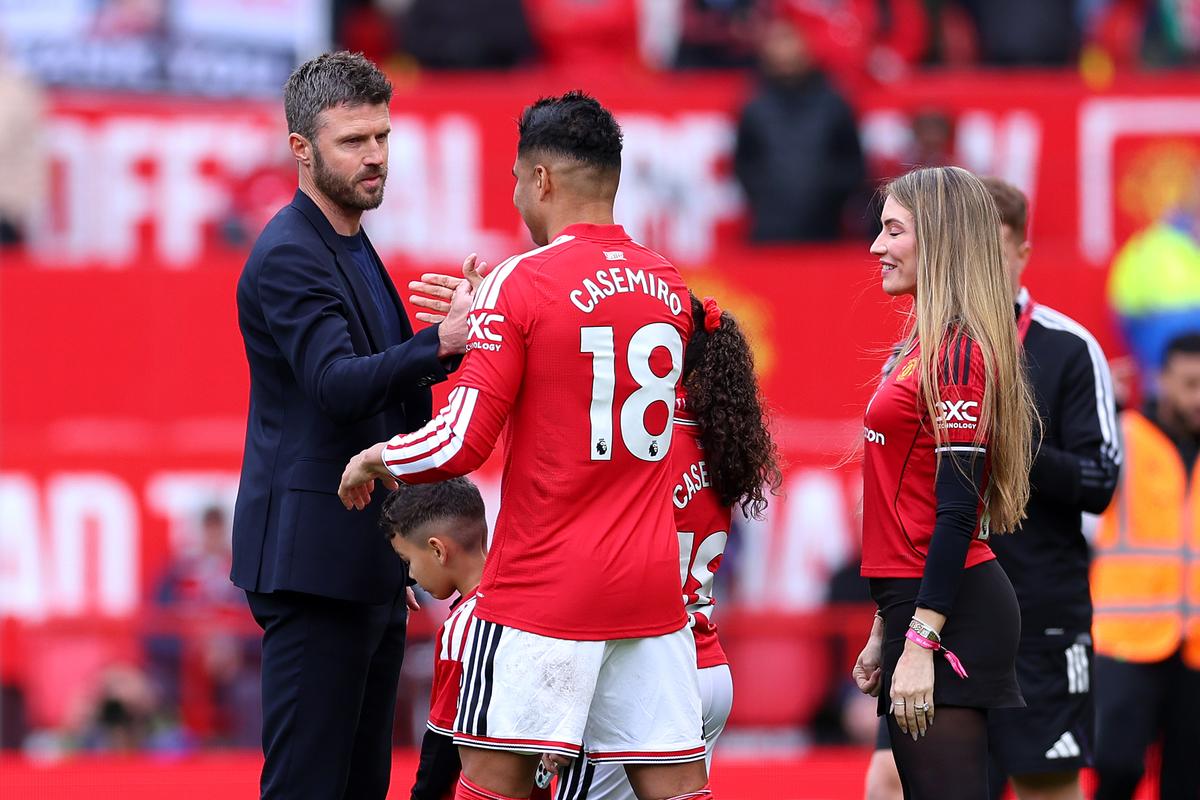 Casemiro, aplaudat la scenă deschisă după ultimul meci acasă pentru Manchester United: „Voi, suporterii, sunteți cel mai bun lucru!”