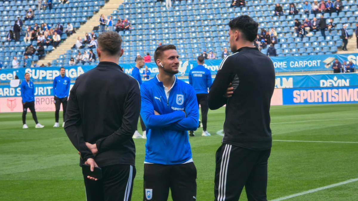 Chiar e atmosferă de titlu! Cum i-au așteptat ultrașii pe jucătorii Craiovei + clujenii, nevoiți să schimbe planul