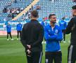 Chiar e atmosferă de titlu! Cum i-au așteptat ultrașii pe jucătorii Craiovei + clujenii, nevoiți să schimbe planul