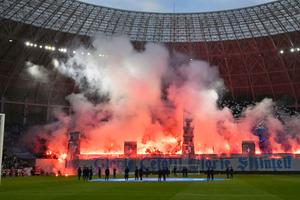 Oltenii au aprins peluza la meciul de titlu din Bănie! Demersul organizatorilor, imediat după golul de 2-0