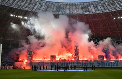 Oltenii au aprins peluza la meciul de titlu din Bănie! Demersul organizatorilor, imediat după golul de 2-0