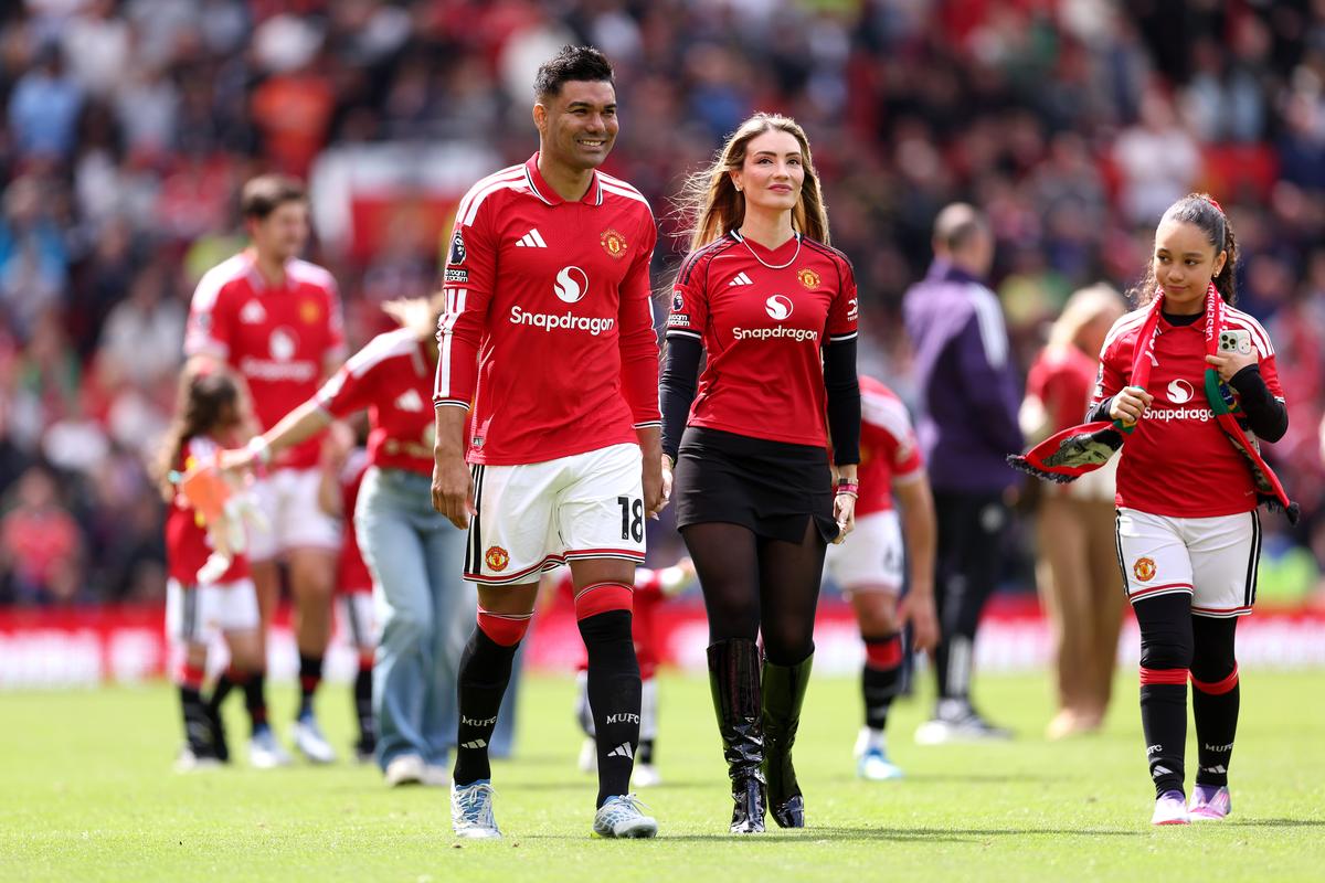 Casemiro, aplaudat la scenă deschisă după ultimul meci acasă pentru Manchester United: „Voi, suporterii, sunteți cel mai bun lucru!”