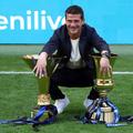 Cristi Chivu, cu cele două trofee cucerite în acest sezon // foto: Guliver/gettyimages