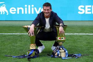 Cristi Chivu, după ce a ridicat trofeul de campion: „Jucătorii m-au împins acolo, eu nu voiam! Nu am nevoie de laude”