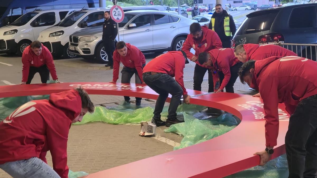 Oltenii au aprins peluza la meciul de titlu din Bănie! Demersul organizatorilor, imediat după golul de 2-0