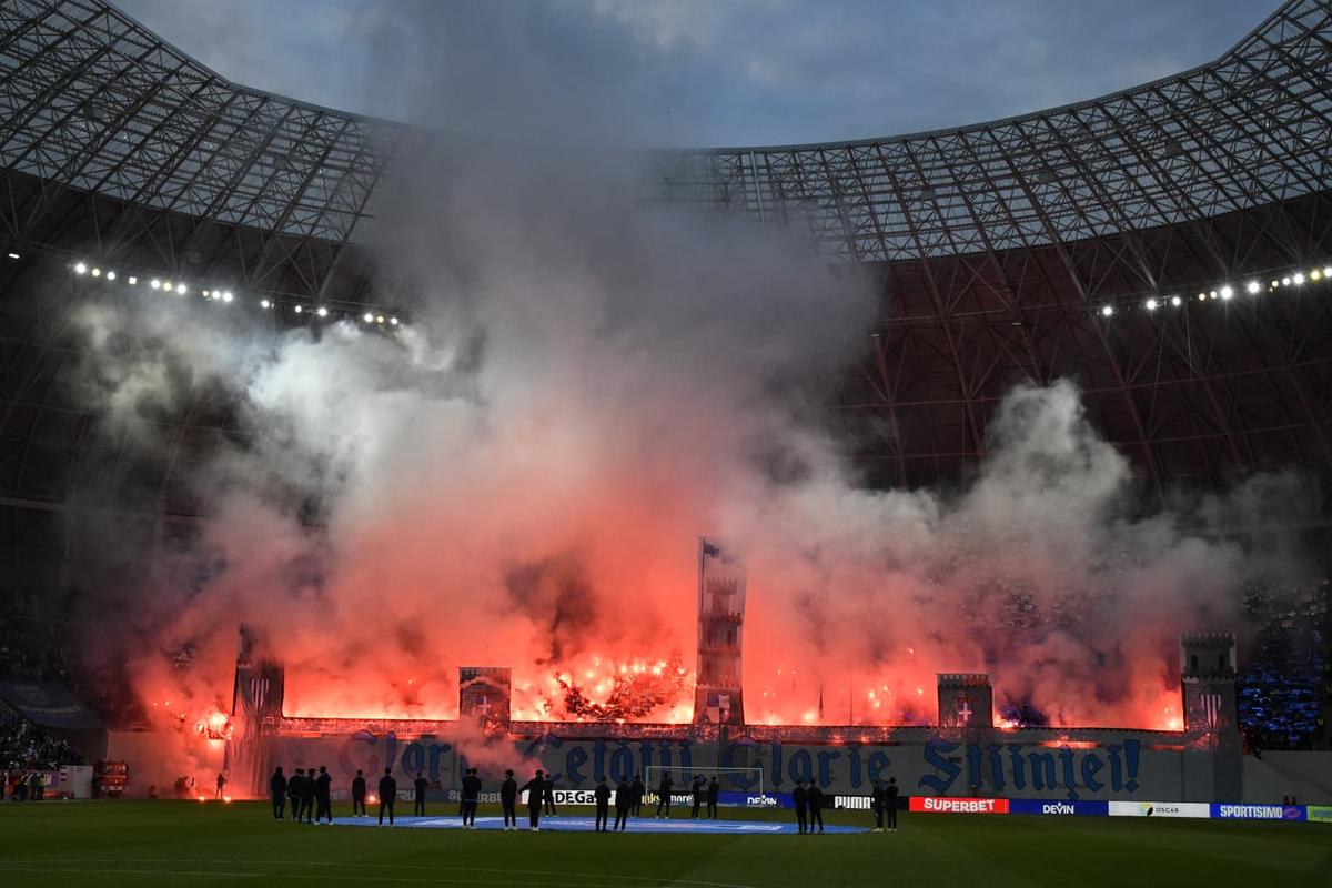 Oltenii au aprins peluza la meciul de titlu din Bănie! Demersul organizatorilor, imediat după golul de 2-0