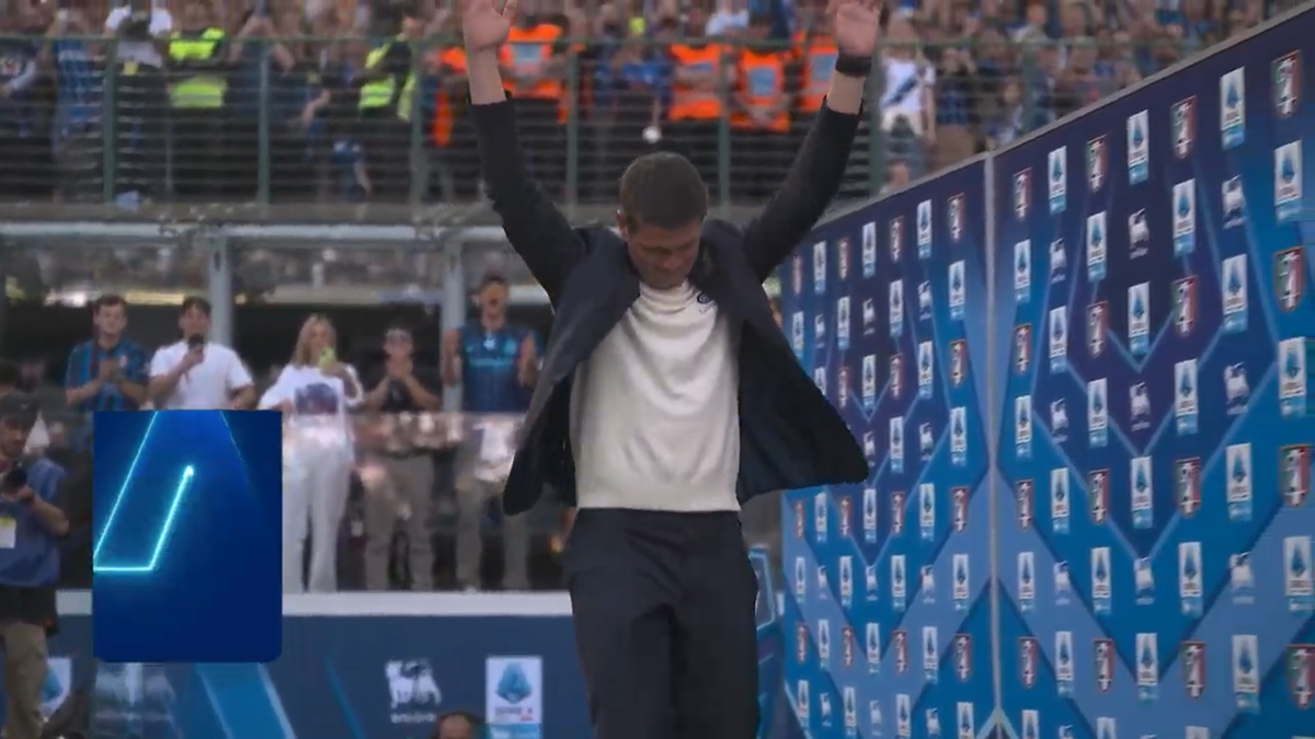 Cristi Chivu, după ce a ridicat trofeul de campion: „Jucătorii m-au împins acolo, eu nu voiam! Nu am nevoie de laude”
