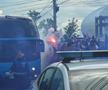 Chiar e atmosferă de titlu! Cum i-au așteptat ultrașii pe jucătorii Craiovei + clujenii, nevoiți să schimbe planul