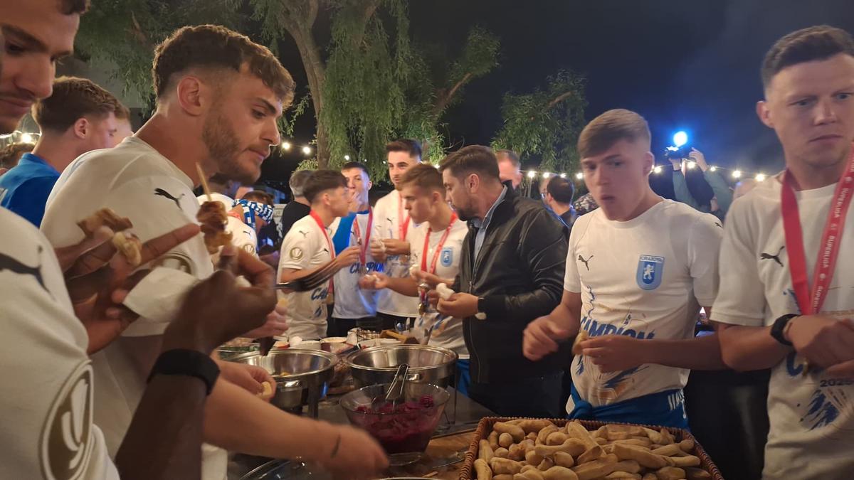 La 8 dimineața, Alexandru Crețu încă petrecea: „Voi dormiți? Nu ar trebui la ora asta!”
