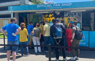 Poftiți la fan shop-ul Euro 2020 de la București! Cât costă o șapcă, un tricou sau un breloc