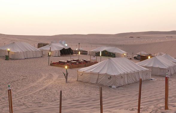 Degringoladă la CM din Qatar » Cazări la corturi în deșert, fără aer condiționat, dar la peste 200 de dolari pe noapte