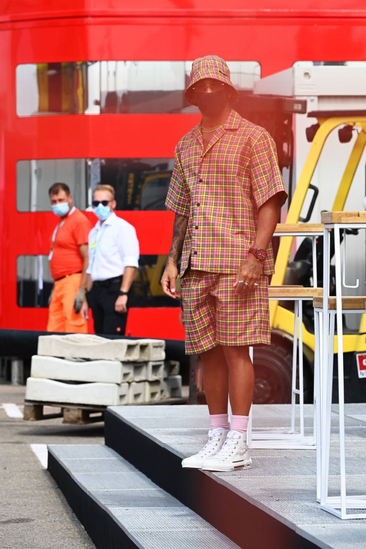 Lewis Hamilton, o nouă apariție inedită » Cum a apărut la Marele Premiu din Canada și o colecție cu cele mai inedite look-uri ale sale