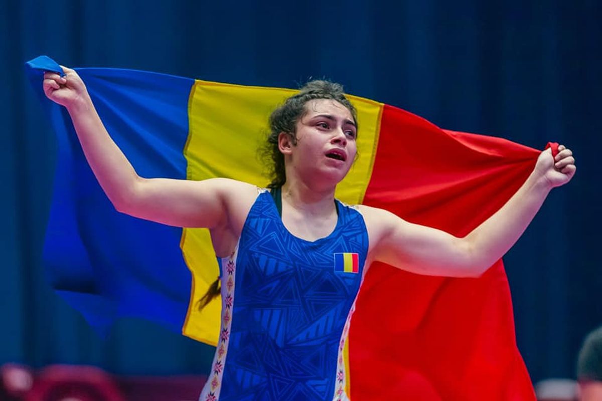 FOTO Seară memorabilă la Campionatul European de lupte U17: argint, aur și bronz pentru România!