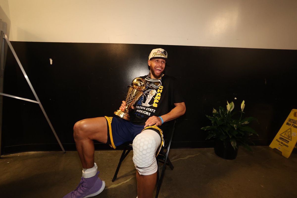 Dinastia Warriors! Golden State e din nou campioană NBA » Ridică trofeul chiar pe terenul lui Boston Celtics! Curry, MVP-ul finalei