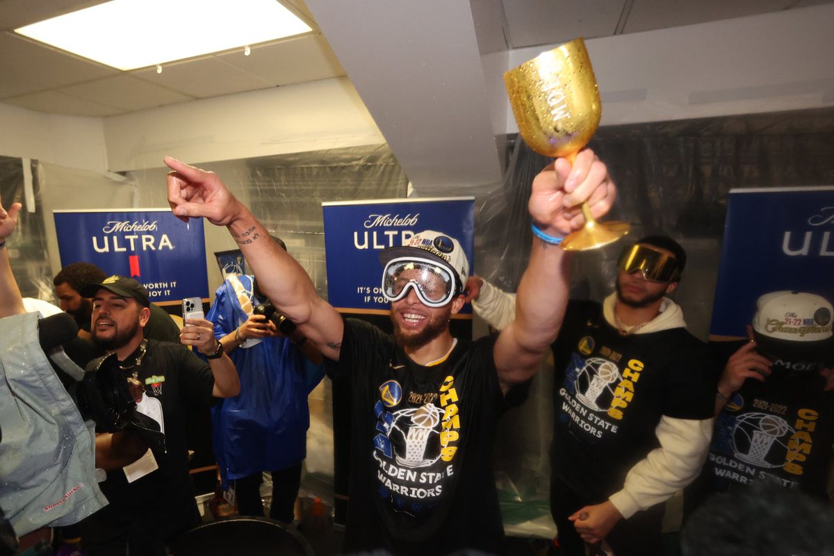 Dinastia Warriors! Golden State e din nou campioană NBA » Ridică trofeul chiar pe terenul lui Boston Celtics! Curry, MVP-ul finalei