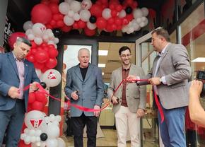 Nepotul baronului Neuman, prezent la inaugurarea magazinului suporterilor de la UTA