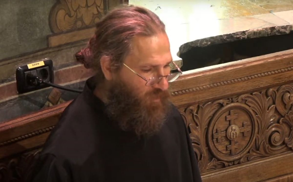 Gigi Becali cântă în Biserică