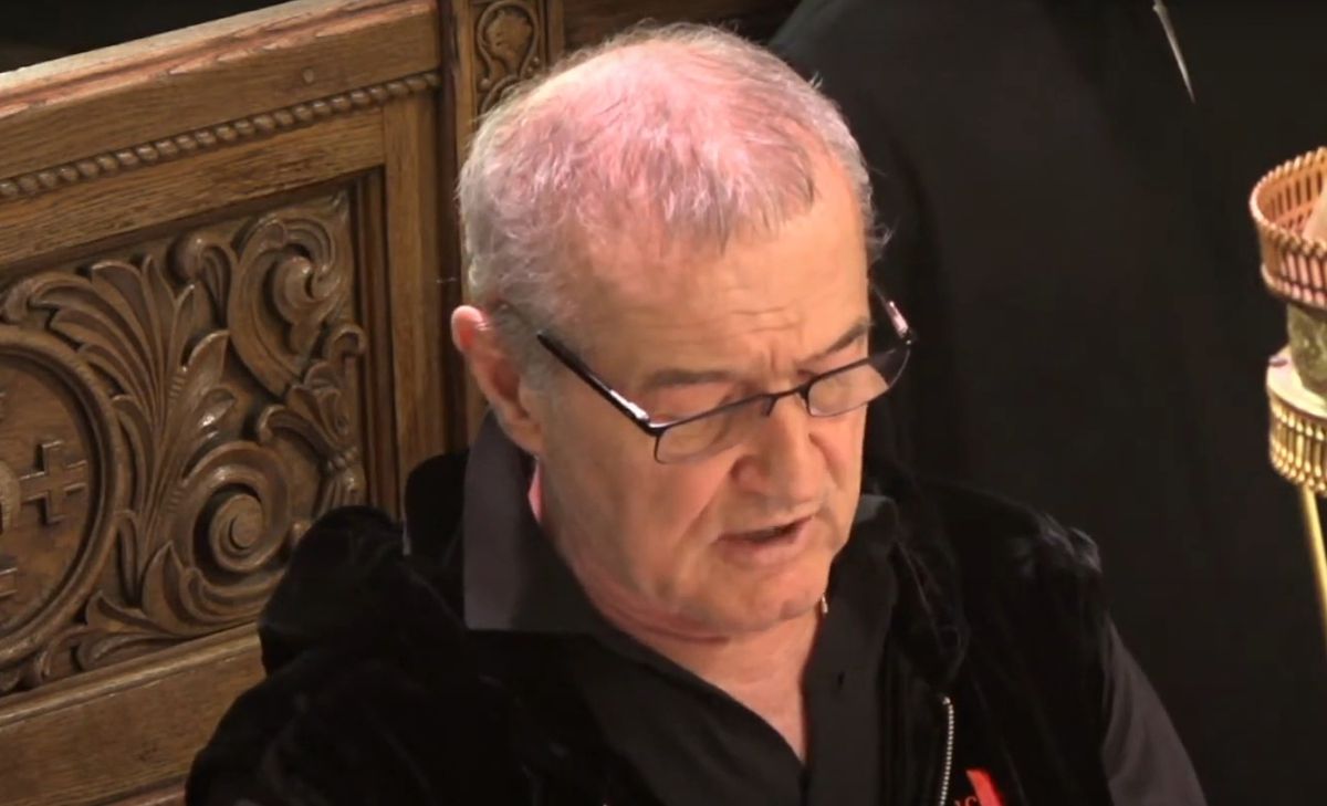 Gigi Becali a cântat la Sfânta Liturghie de la Patriarhie » Imagini inedite cu patronul FCSB