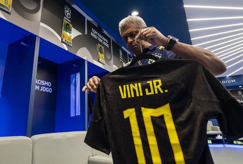 Brazilia va evolua pentru prima dată într-un echipament negru în amicalul de vineri seară, cu Guinea (22:30), disputat la Barcelona.