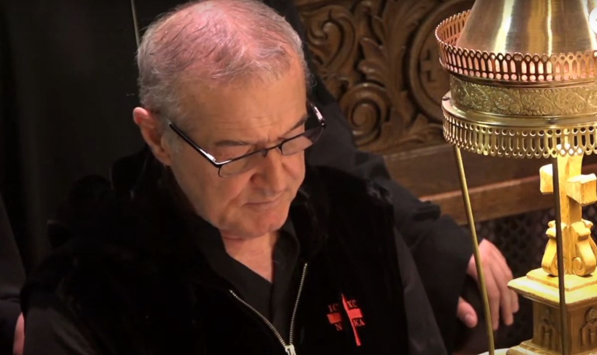 Gigi Becali a cântat la Sfânta Liturghie de la Patriarhie » Imagini inedite cu patronul FCSB
