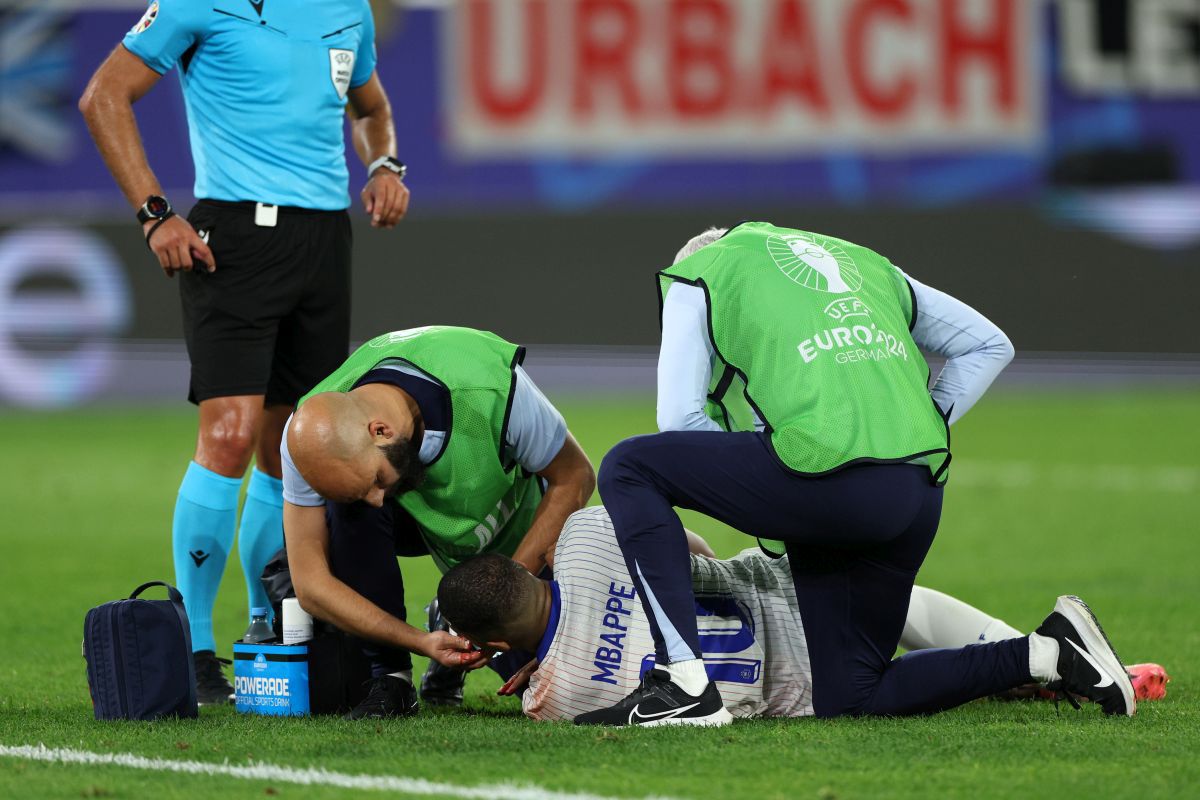 Mbappe, lovit în Franța - Austria