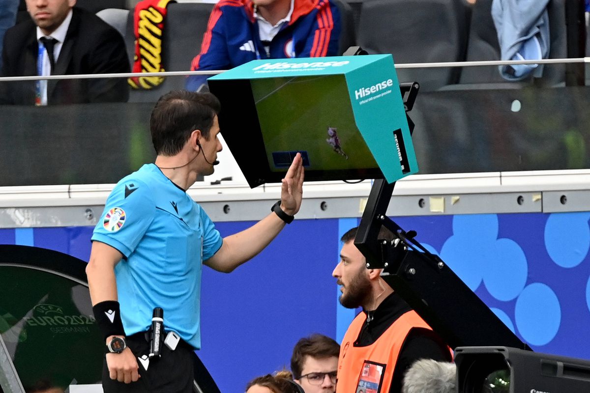 Viciere de rezultat? Primul mare scandal de la Euro are loc în grupa României » Lineker intervine violent: „Un rahat!”