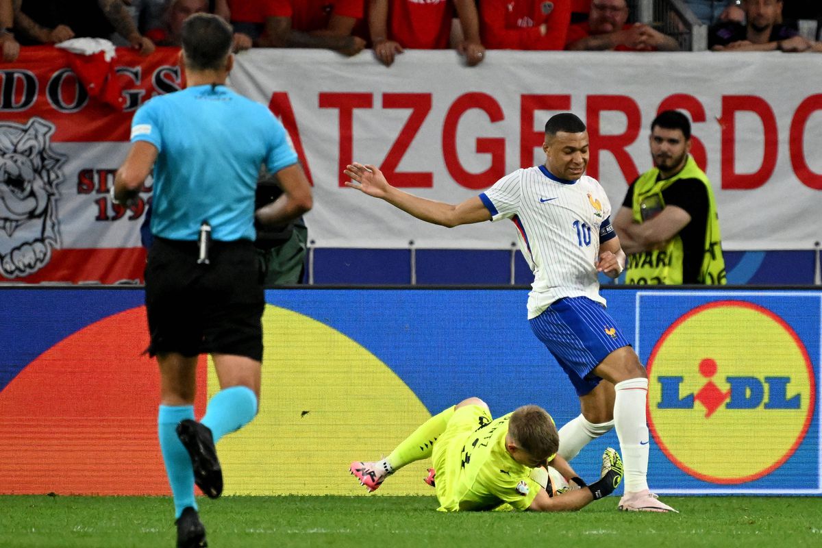 Franța, victorie chinuită și cu mult sânge în primul meci la EURO 2024 » Mbappe a ratat din toate pozițiile și a ieșit cu nasul spart de pe teren! Adieu, Germania?