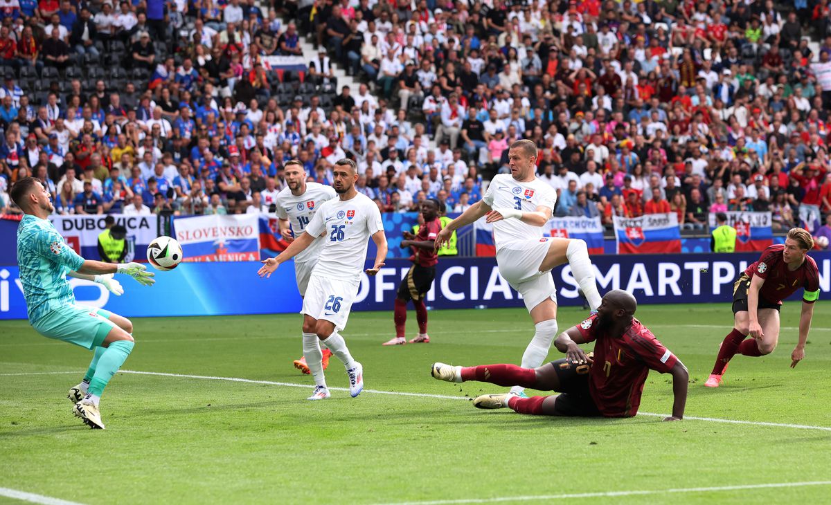 Cine anticipa așa ceva în grupa României? Clasament uluitor după șocul Belgia - Slovacia 0-1