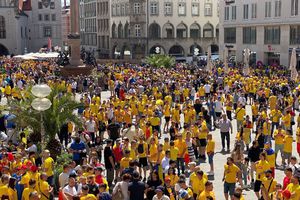 Imagini fabuloase cu suporterii români înainte de meciul cu Ucraina » Fanii au invadat străzile din Munchen