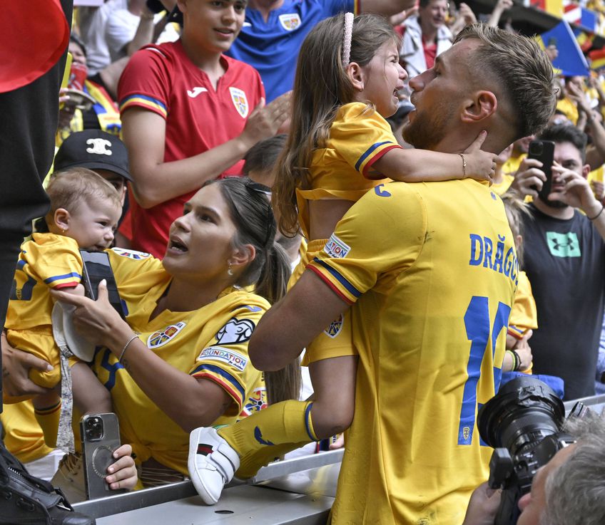 Andrei Rațiu a plâns de fericire la finalul victoriei istorice obținute de România în fața Ucrainei, scor 3-0, în primul meci de la Euro 2024. Și familia lui Denis Drăguș, soția și fiica, au izbucnit în lacrimi.