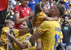 Au plâns ca niște copii! Cadre emoționante la întâlnirea dintre „tricolori” și familiile prezente la Munchen