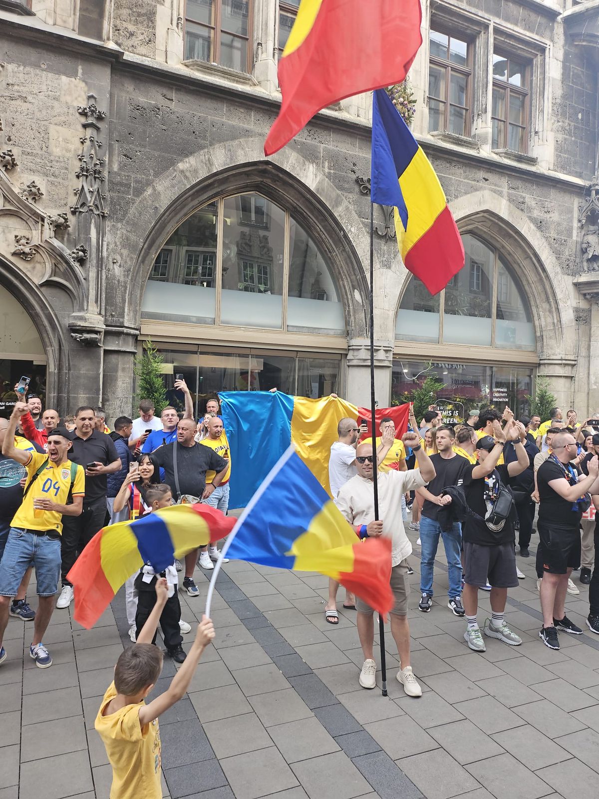 Fanii României au început petrecerea în Marienplatz din week-end, în așteptarea meciului cu Ucraina