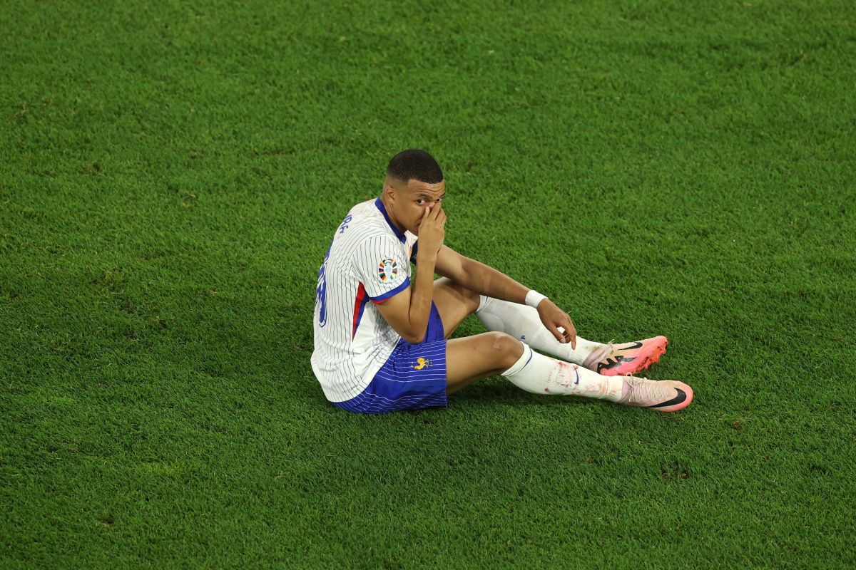 Mbappe, lovit în Franța - Austria