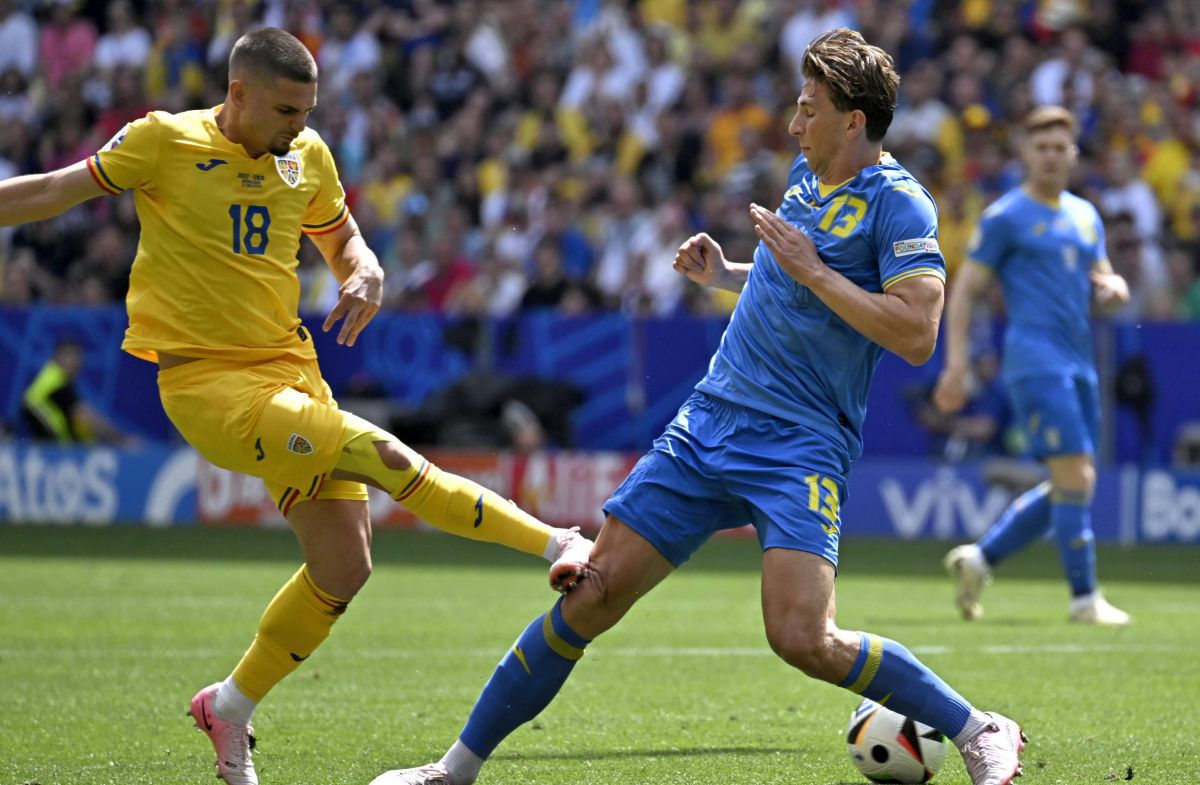 Lunin a fost cu românii! Portarul Ucrainei s-a păcălit la golul de 2-0 al lui Răzvan Marin