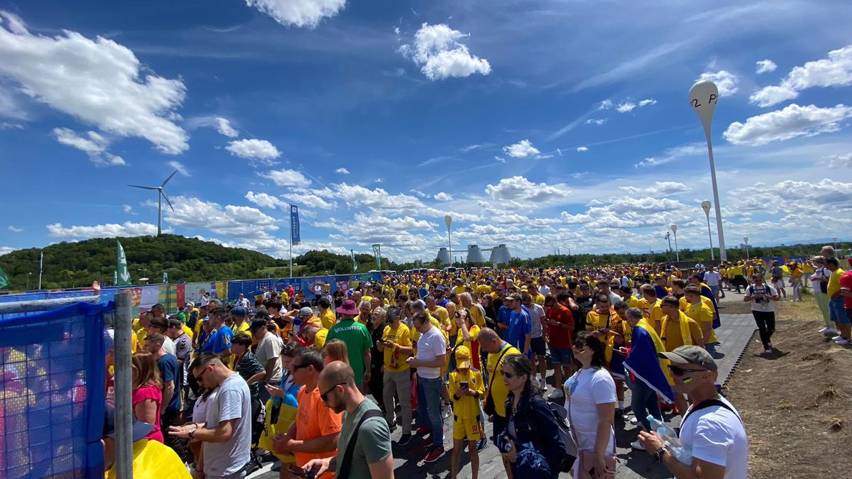 Suporterii României au ajuns la stadion înainte de meciul cu Ucraina